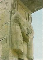 Deir el-Bahari, Chapelle d'Hathor, pilier de la cour