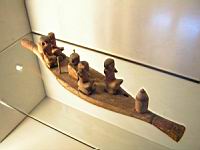 Modele de bateau, Bois de sycomore stuque polychrome, v1990-1786 ac JC, Barque (1).jpg
