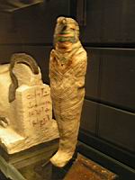 Momies (musee du Louvre).jpg