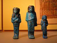 Serviteurs funeraires d'Isetakhbit, de Nestanebeticherou, de Tayouher, musee du Louvre.jpg