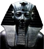 Thoutmosis III, detail de la statue en marbre noir, musee du Caire.jpg